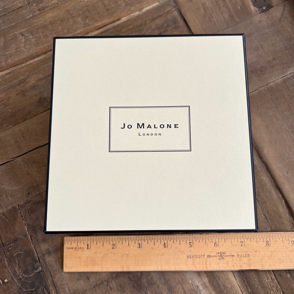 Jo Malone gift box, tissue and ribbon - Picture 4 of 5